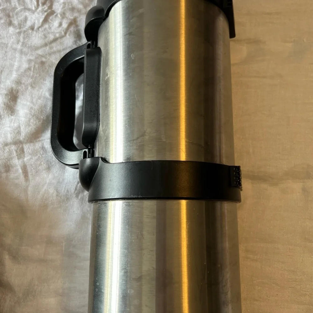 Manna Titan Stainless Steel Container with Black Base 4L. Double Wall. - Picture 5 of 10